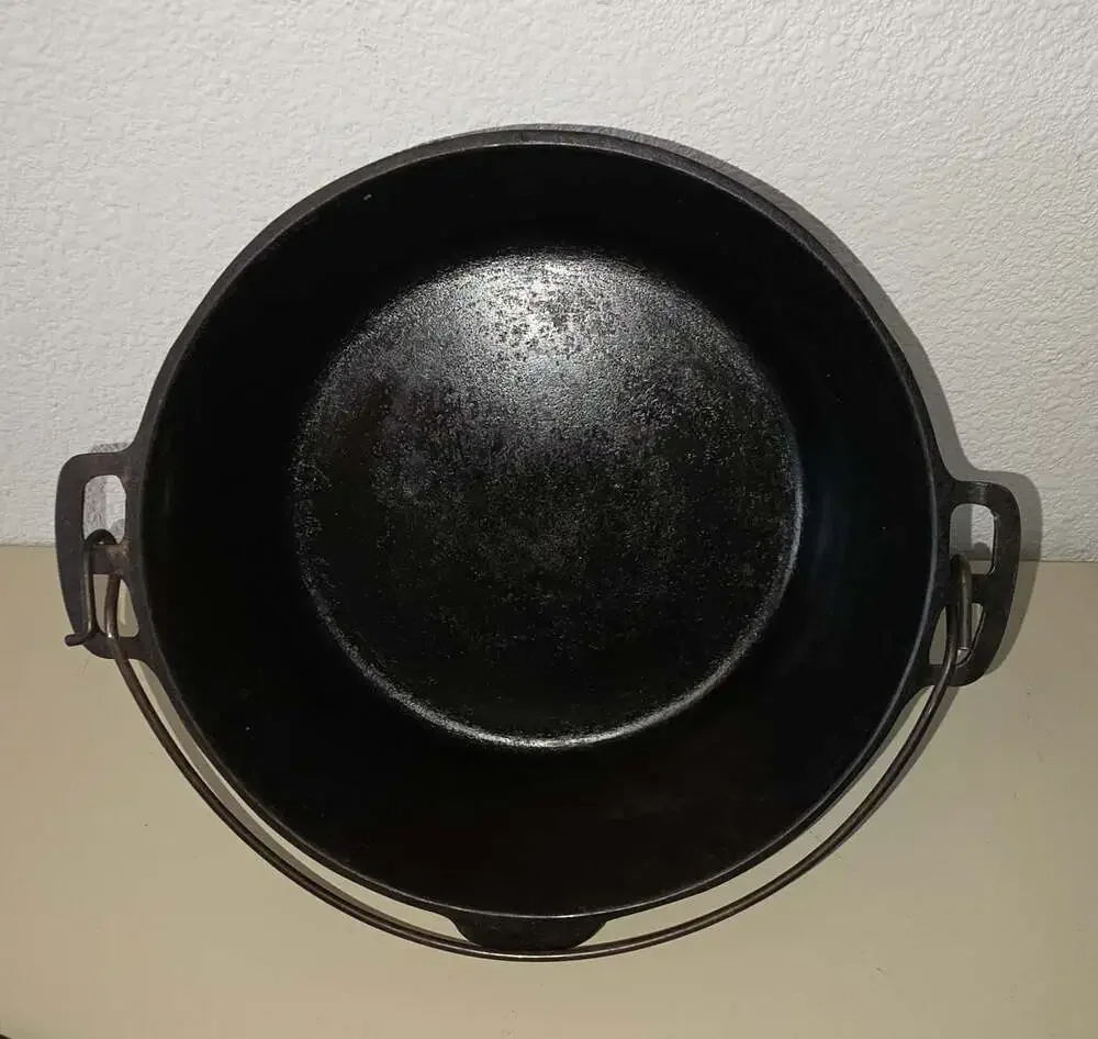 Vintage Wagner Ware Sidney O Cast Iron Dutch Oven 1268D W/ Lid And Bail Handle!